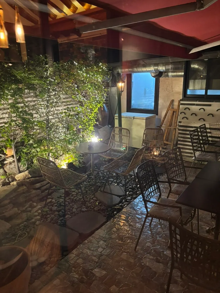 Hyehwarang's outdoor terrace seating