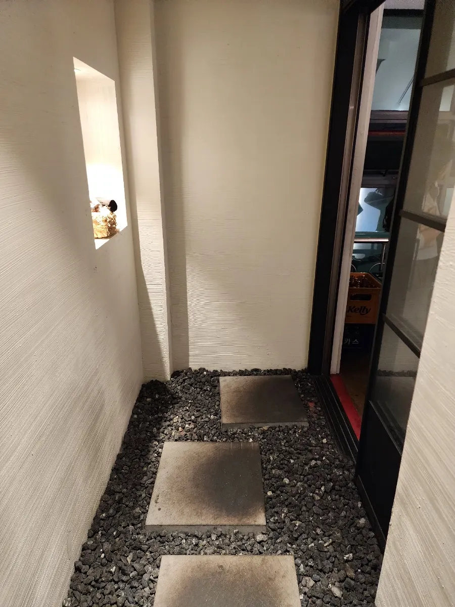Walkway into the Hyehwahwa dining area