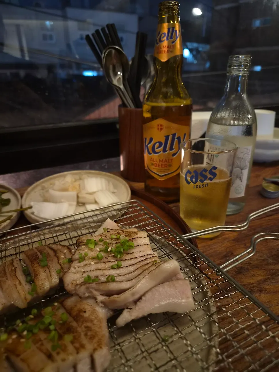 켈리와 새로를 섞은 소맥 한 잔