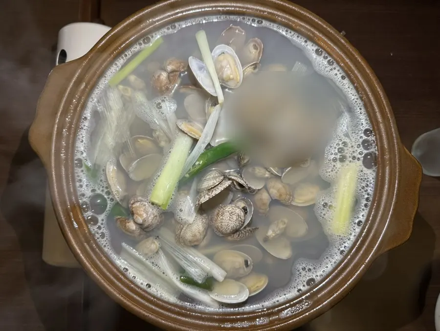가마솥 칼낙지와 바지락탕이 함께 차려진 한 상