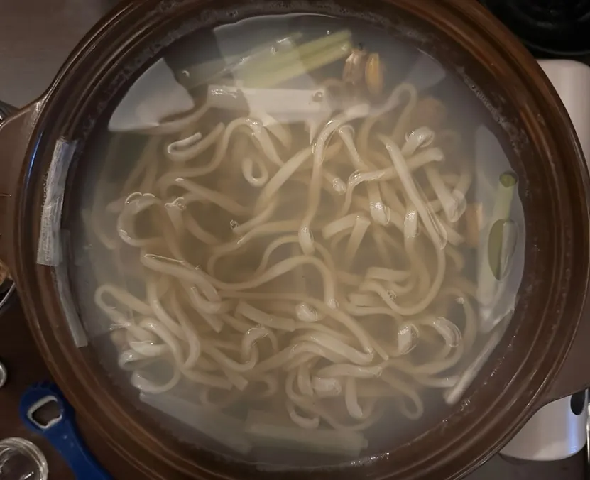 시원한 국물이 보이는 바지락탕