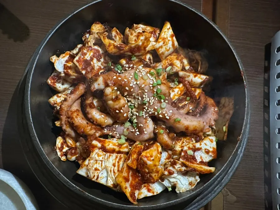 바지락탕 국물에 넣은 칼국수 사리