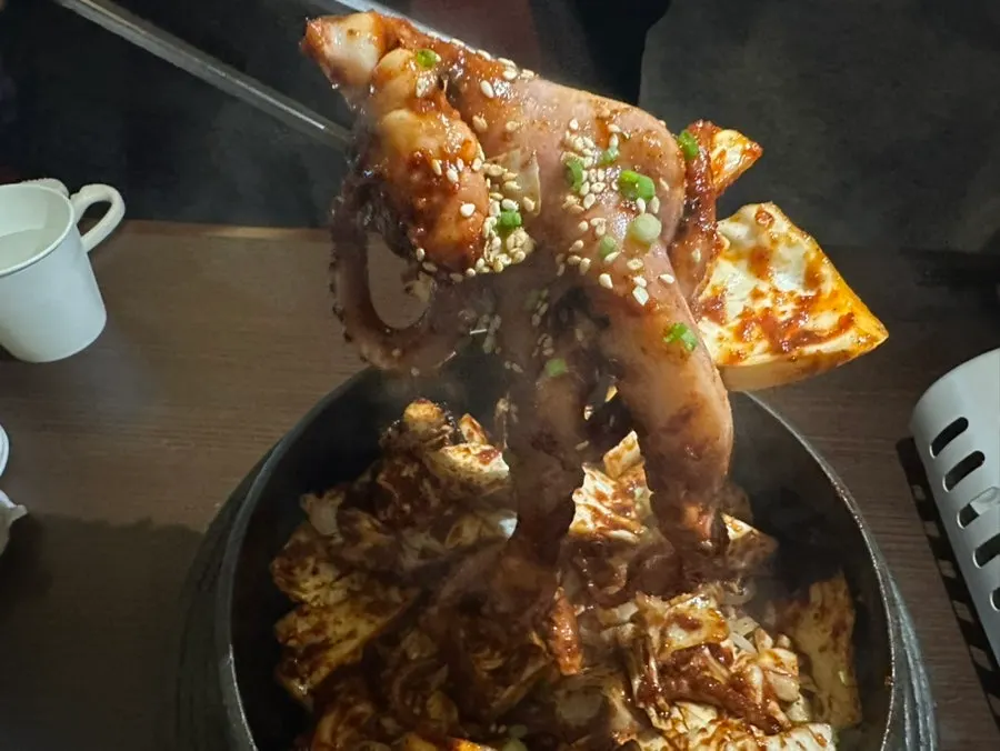 짚불초벌 가마솥 얼큰칼칼 낙지볶음 상차림