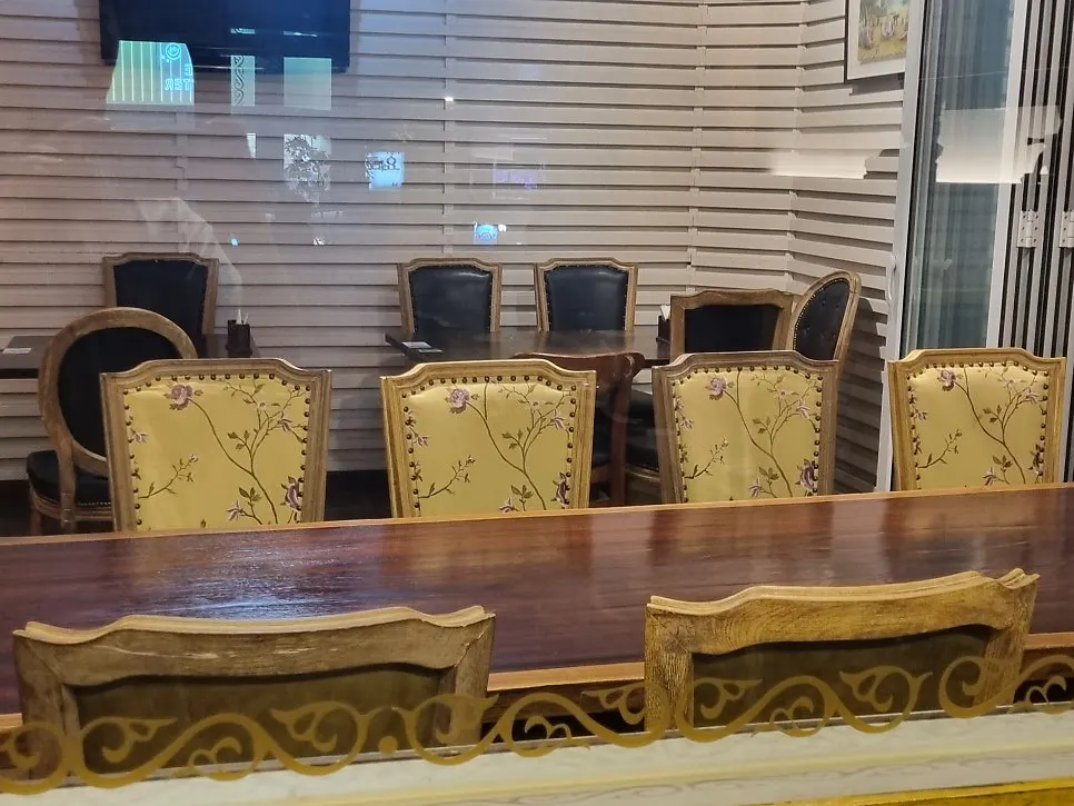 Table layout at Meono Kkameona Daehangno Branch