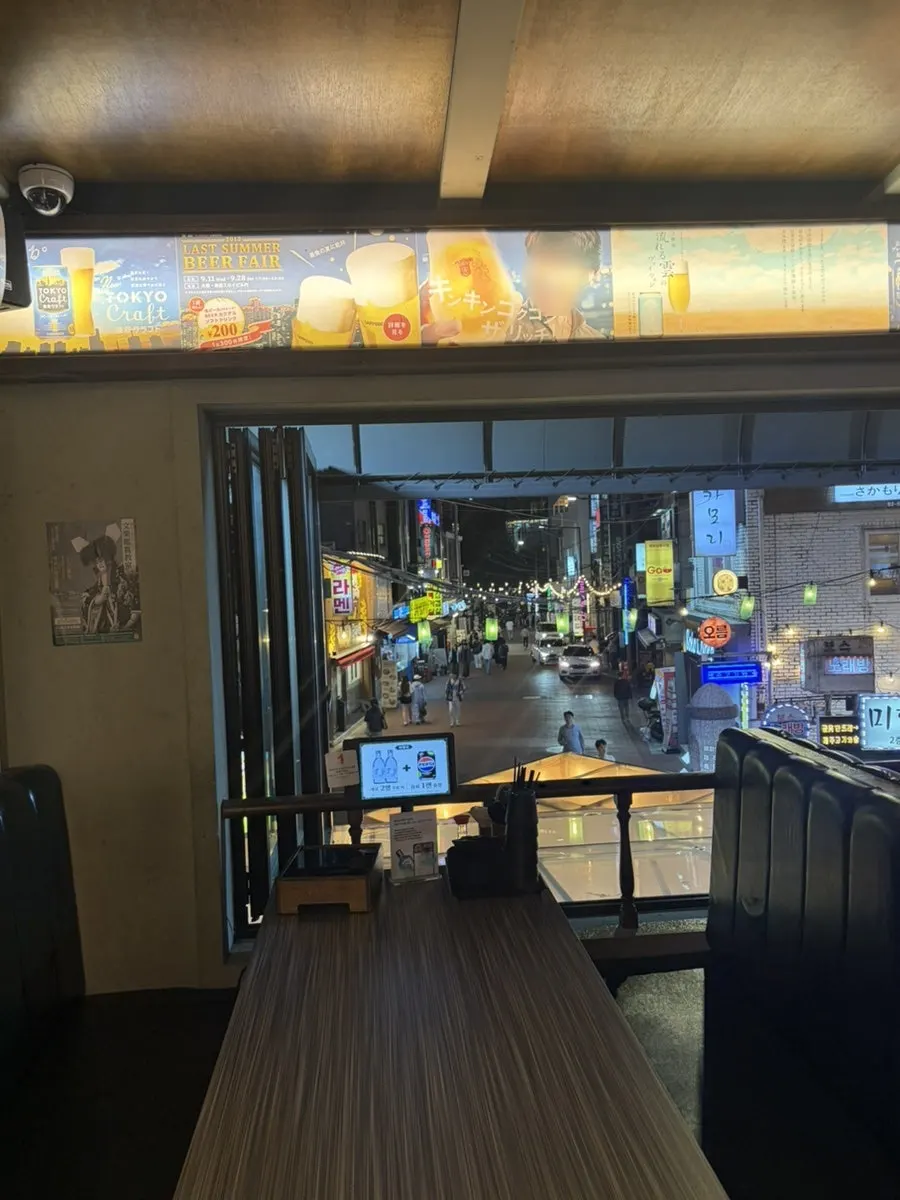 Open windows at Hanamato's 2nd-floor seating area