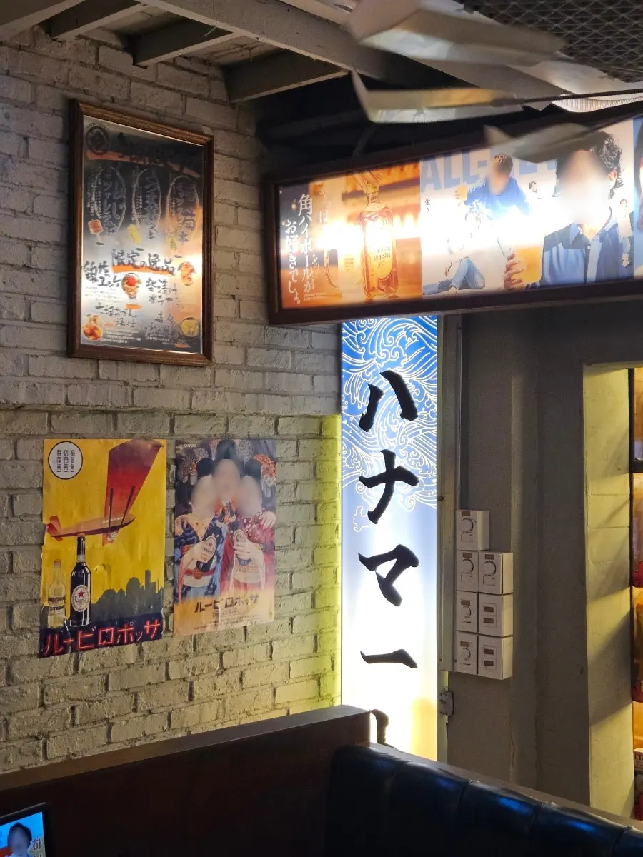 Izakaya interior decor at Hanamato