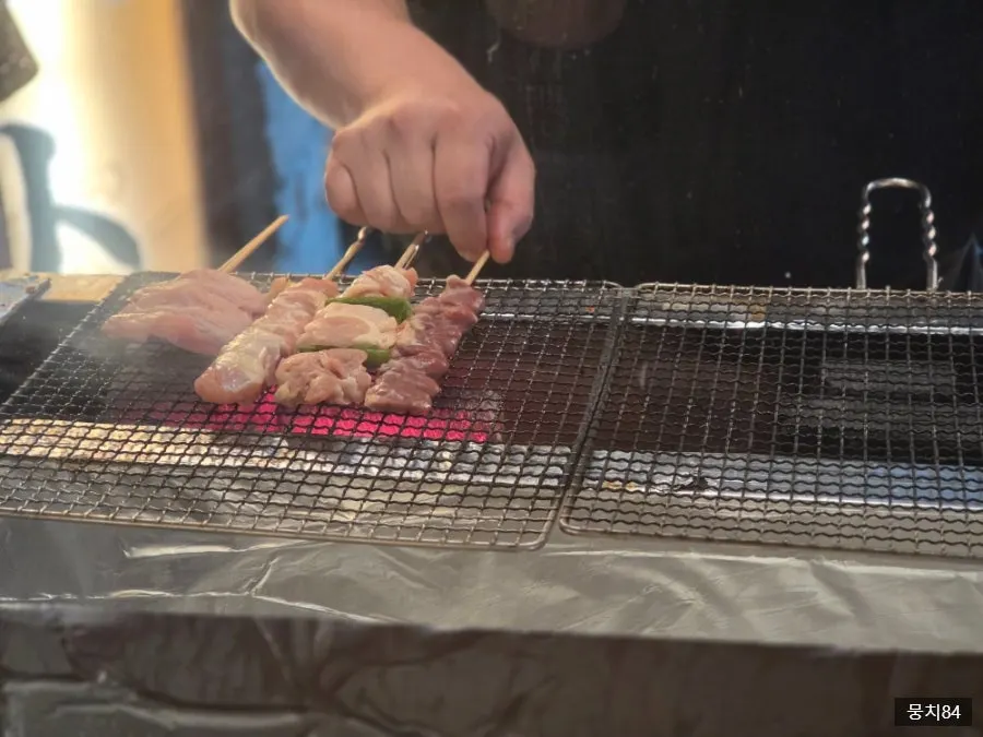 Charcoal yakitori grilled right after ordering