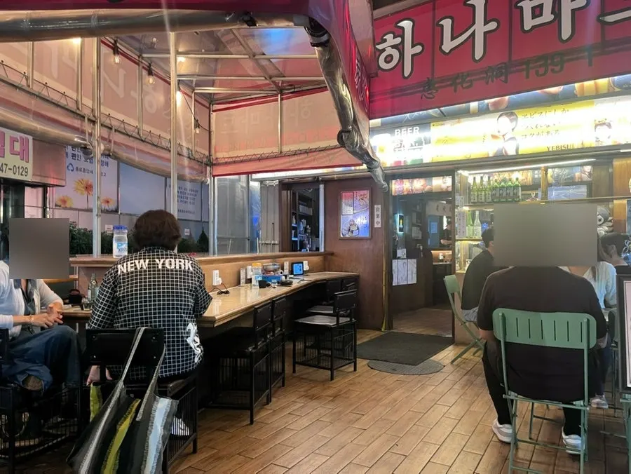 일본어 간판이 걸린 하나마토 대학로혜화 외관과 야외 좌석