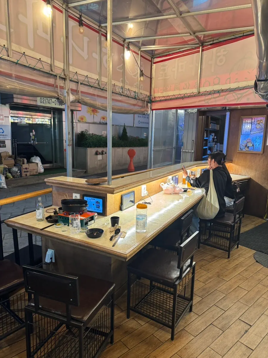 Hanamato's outdoor patio seating extending to the front of the shop