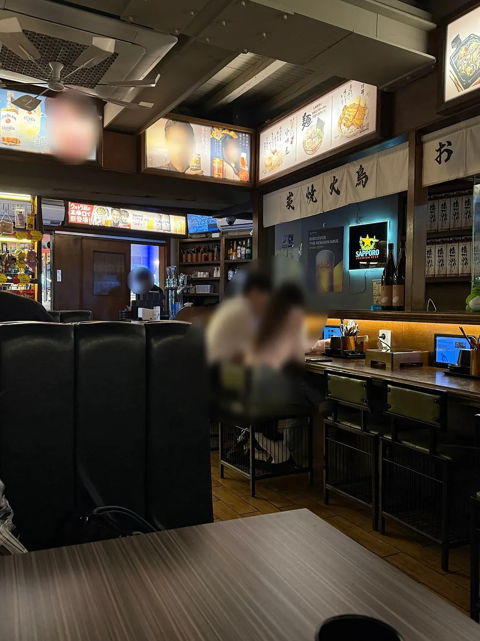 하나마토 1층 긴 바 형태 좌석