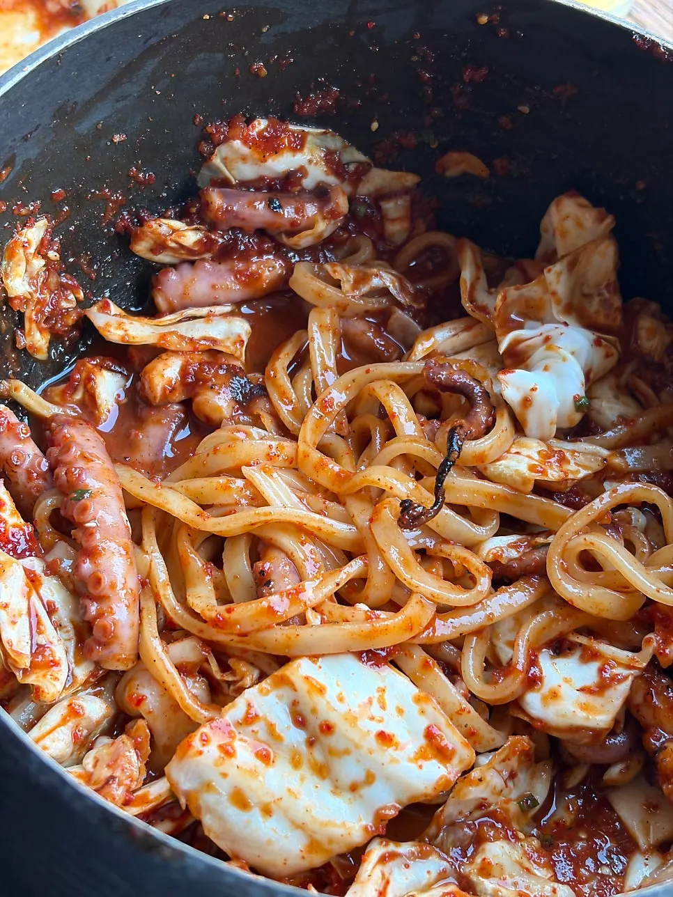 Knife-cut noodles added to the octopus