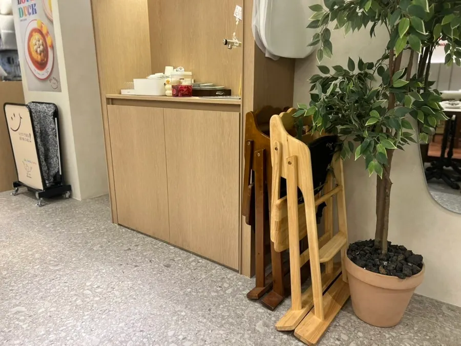 Omil self-service bar with water and pickles