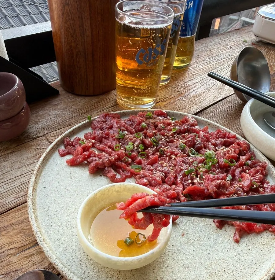 Gopdori-tang and yukhoe served together on the table