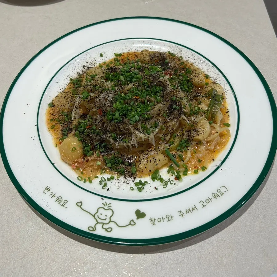 주문한 파스타와 메밀 소바 마끼