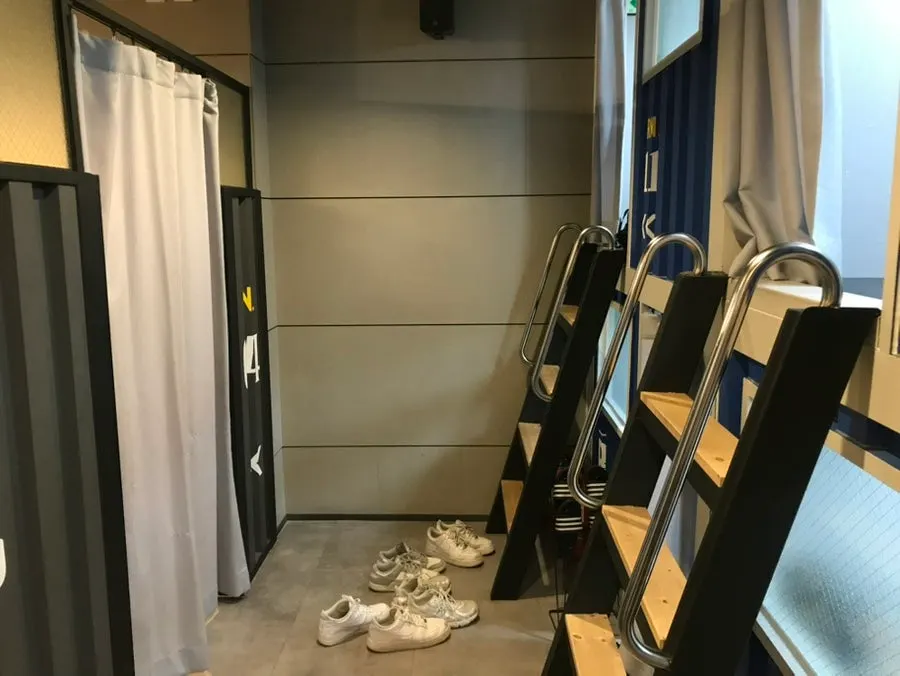 Room-number tag for a second-floor seat