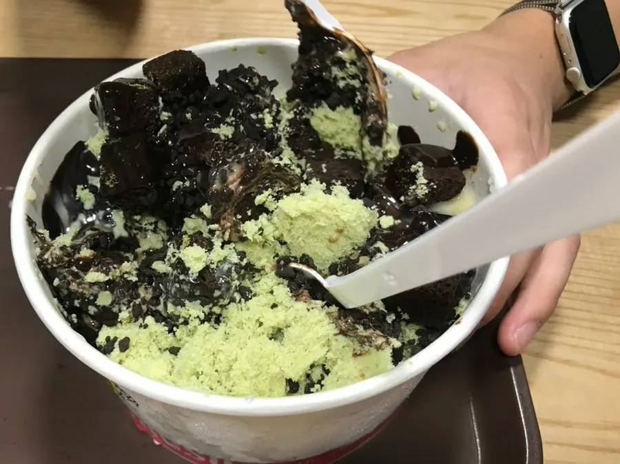 Green tea chocolate snowflake bingsu after it arrived
