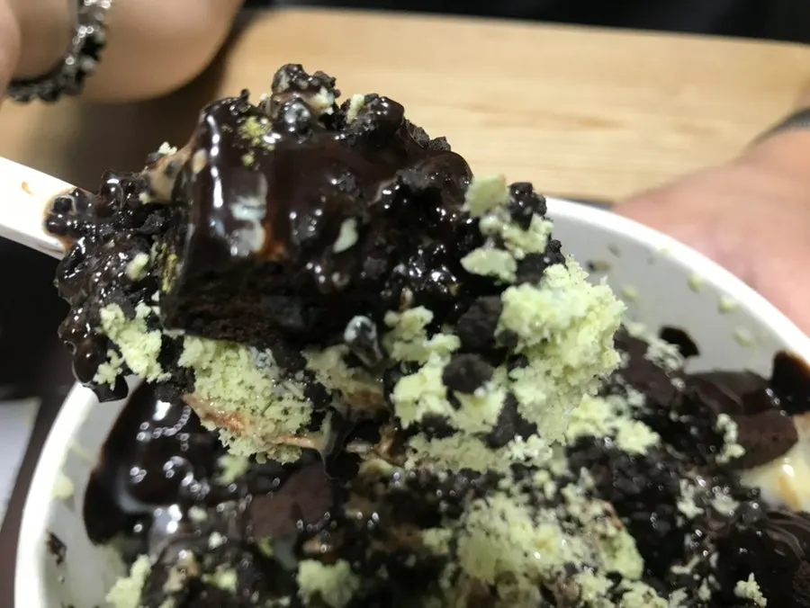 Bingsu with brownies and chocolate crunchies
