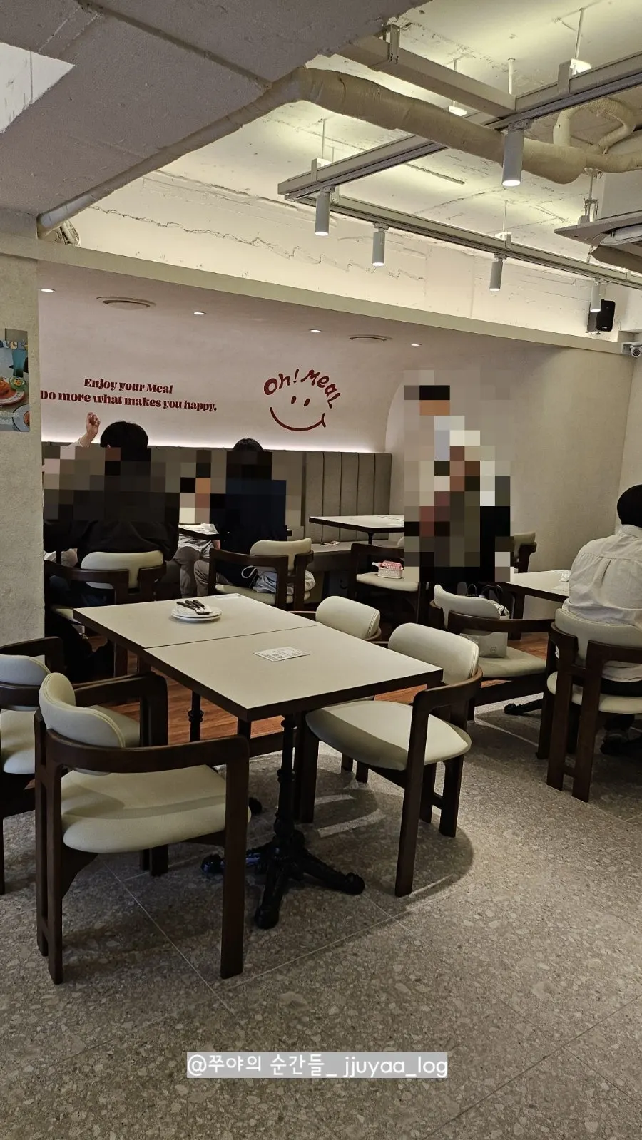 Seating inside Omil Hyehwa Daehangno