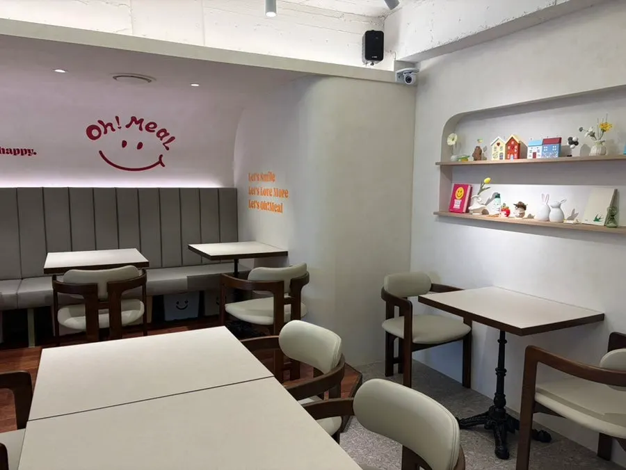 오밀 혜화 대학로점 2층으로 올라가는 길