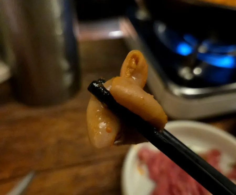 Close-up of the wheat rice cakes in the tteokgopdoritang