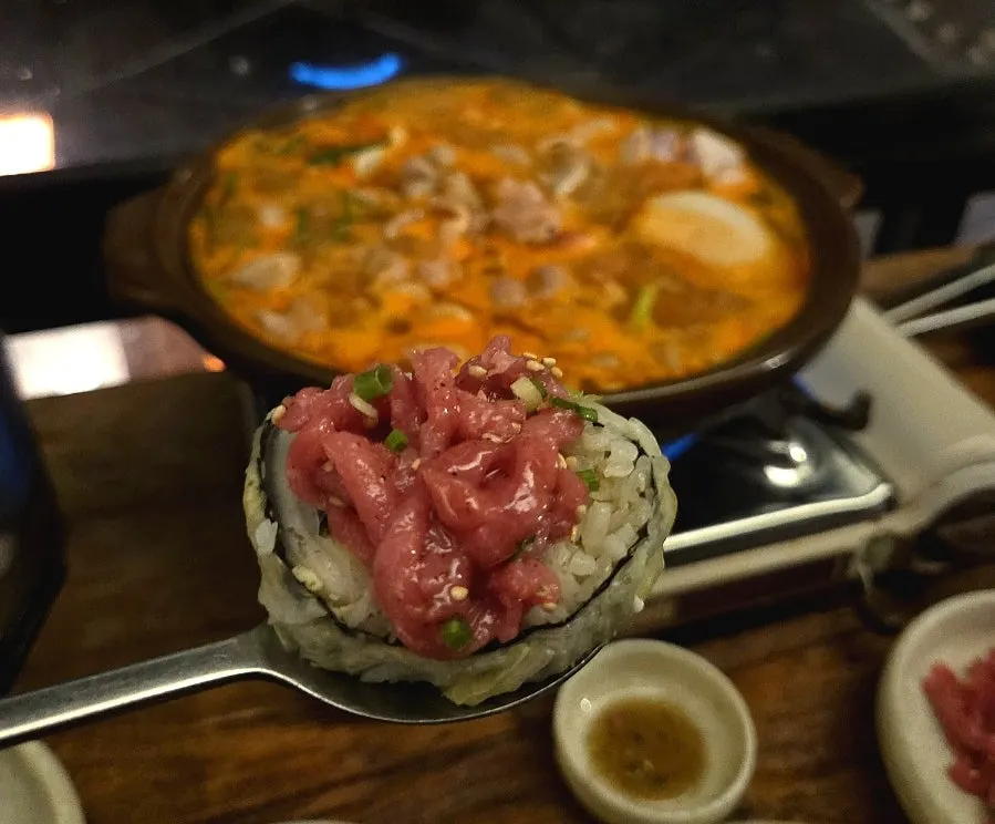 Tteokgopdoritang and beef tartare kimbap set together on the table