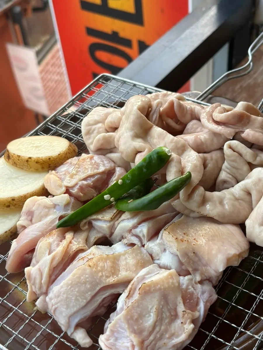 Chicken lifted out of the gopdori-tang