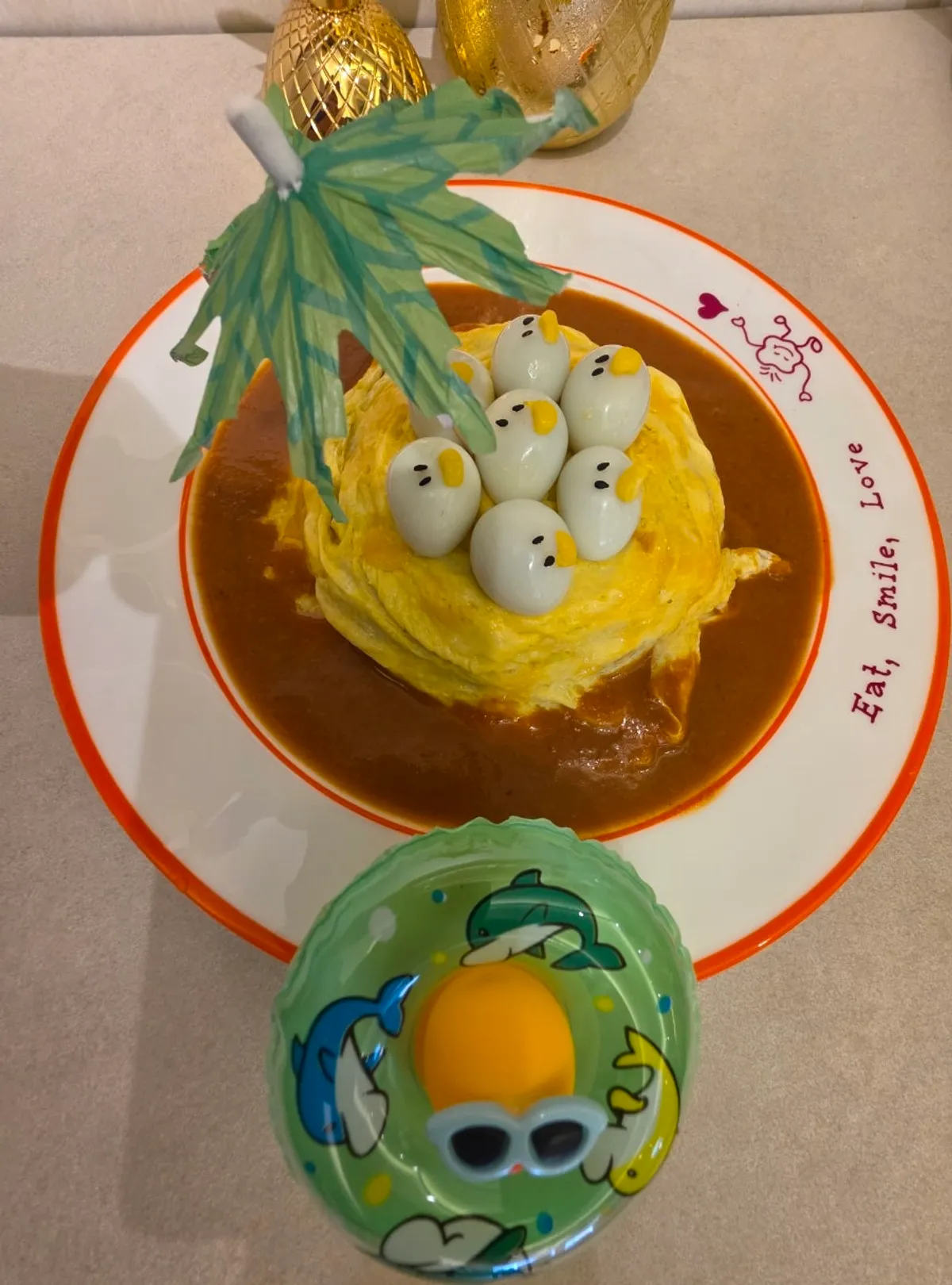 Rubber-duck omurice topped with quail-egg ducks