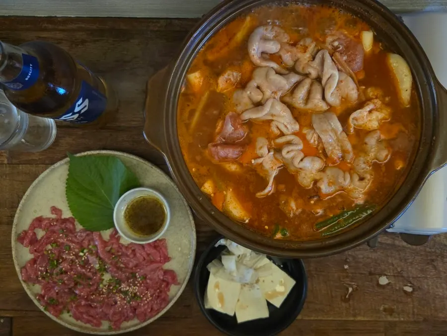 Half plate of top-grade chilled yukhoe with tofu and baek-kimchi side dishes