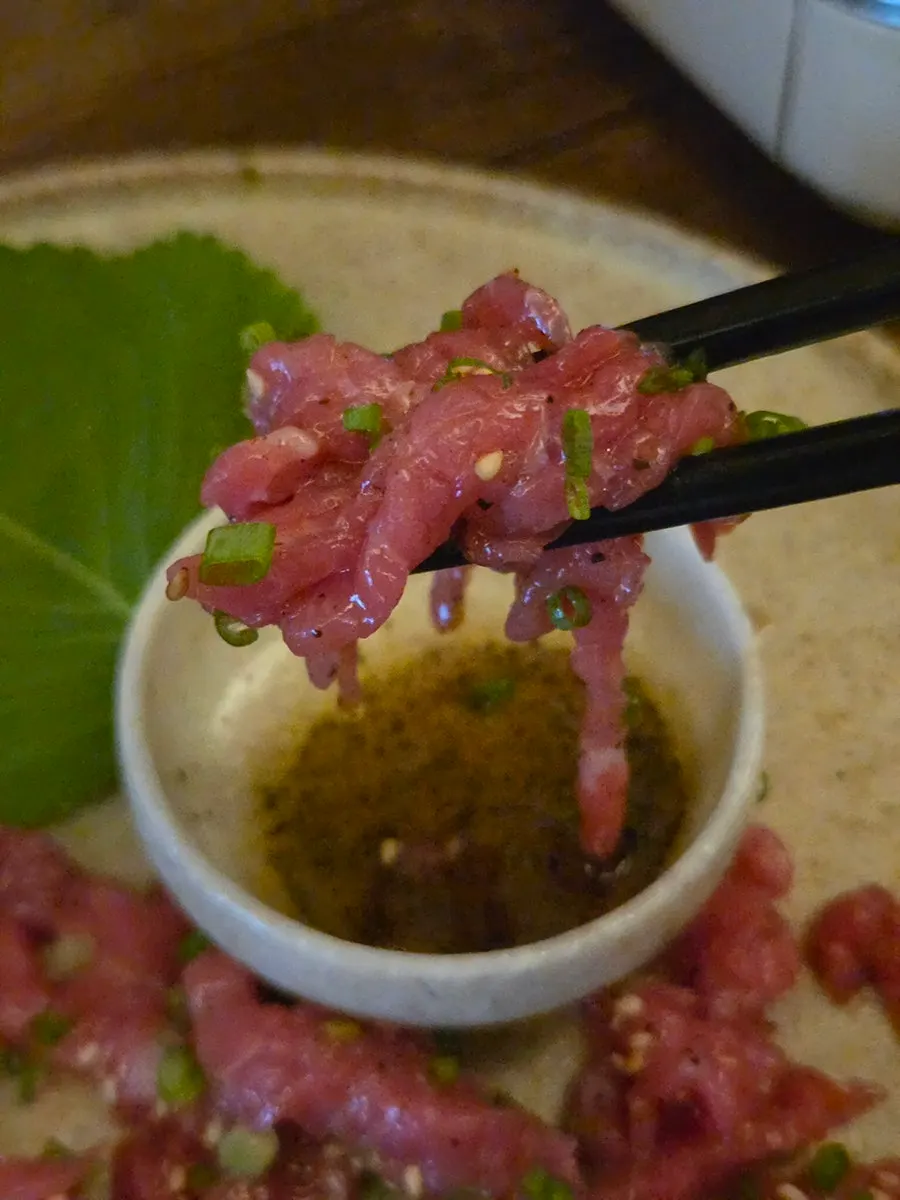 Gopdori-tang and yukhoe served together at Hyehwahwa