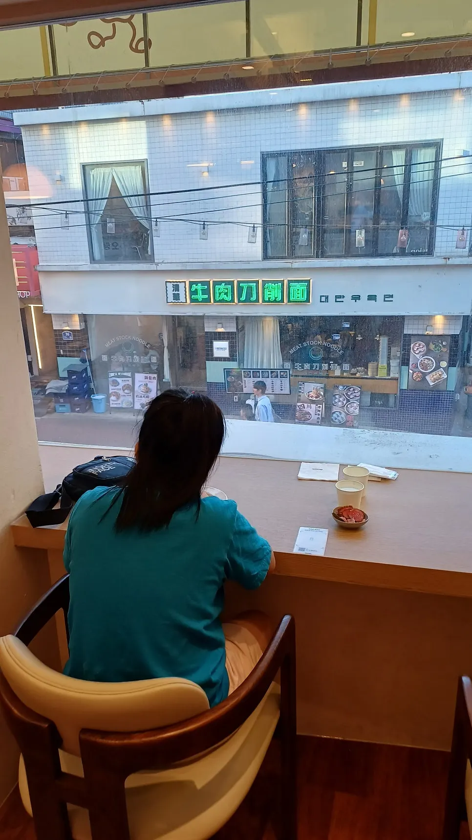 깔끔한 오밀 매장 소품