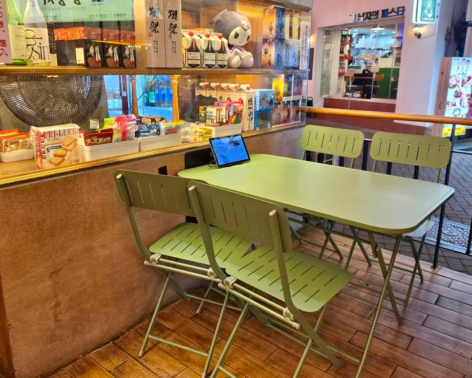 Counter-style outdoor bar table