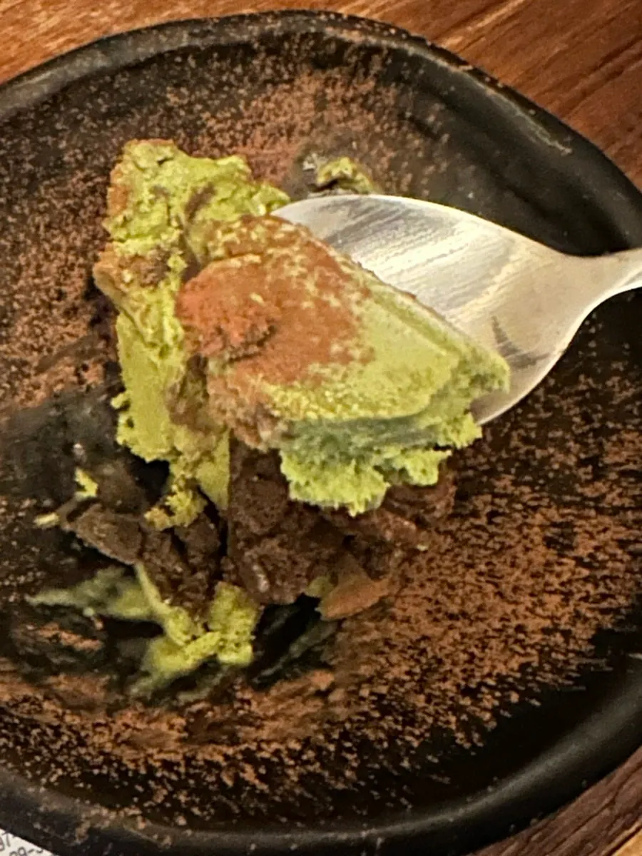 쵸코와 말차가 함께 담긴 아이스크림