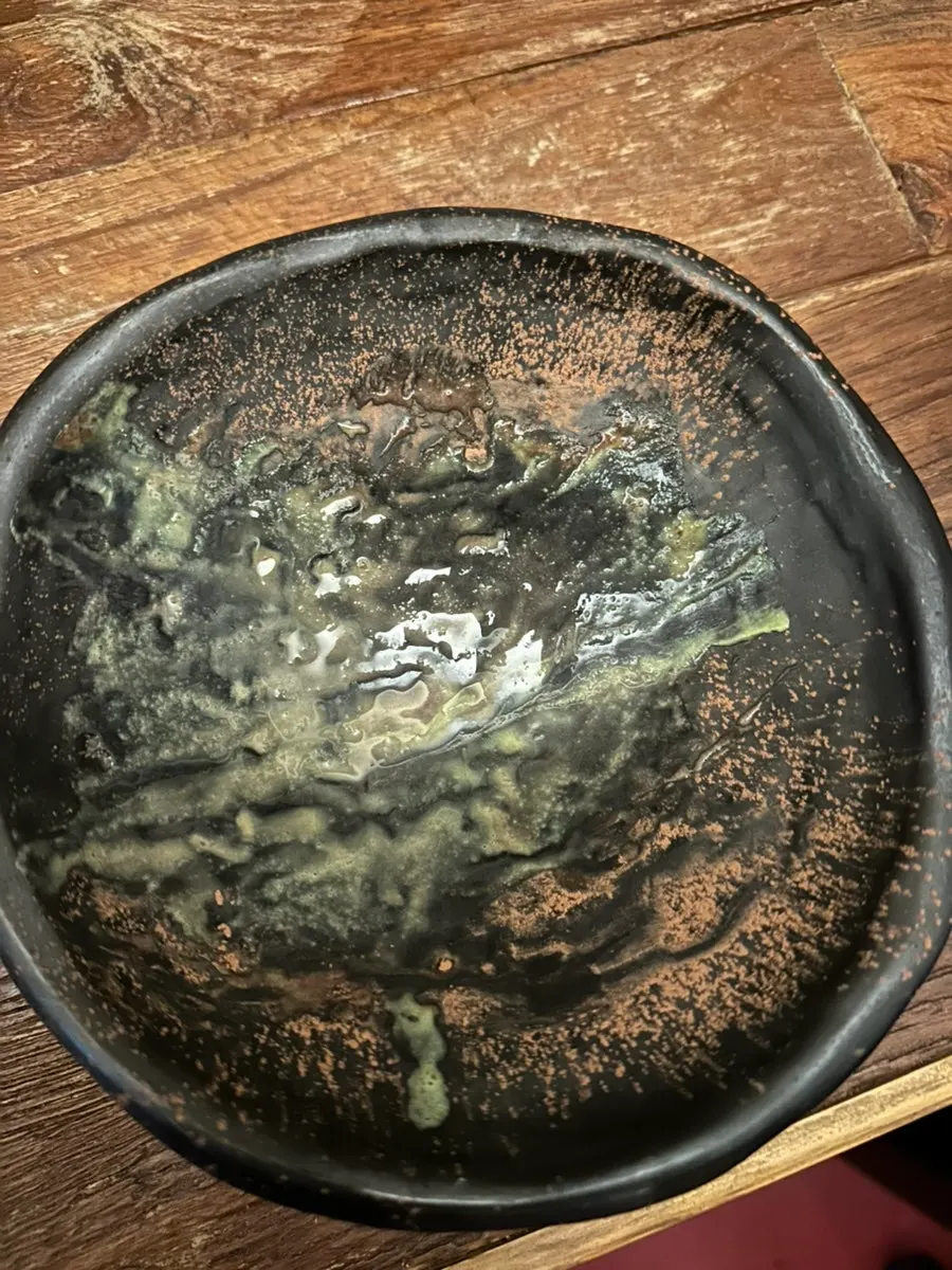 다 비운 아이스크림 그릇