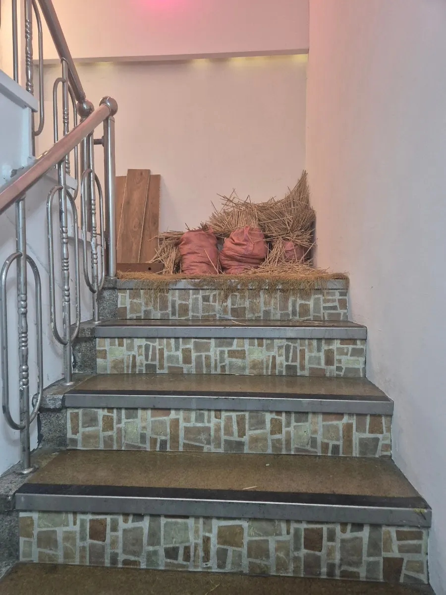 The distinctive interior design at Hyehwahwa's 2nd-floor entrance