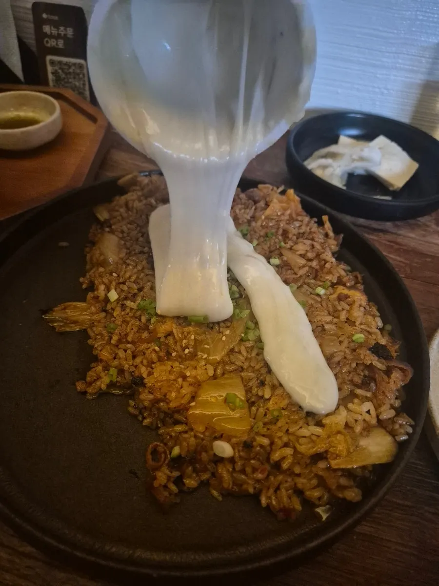 Gim-flake ttukbap paired with the fried rice