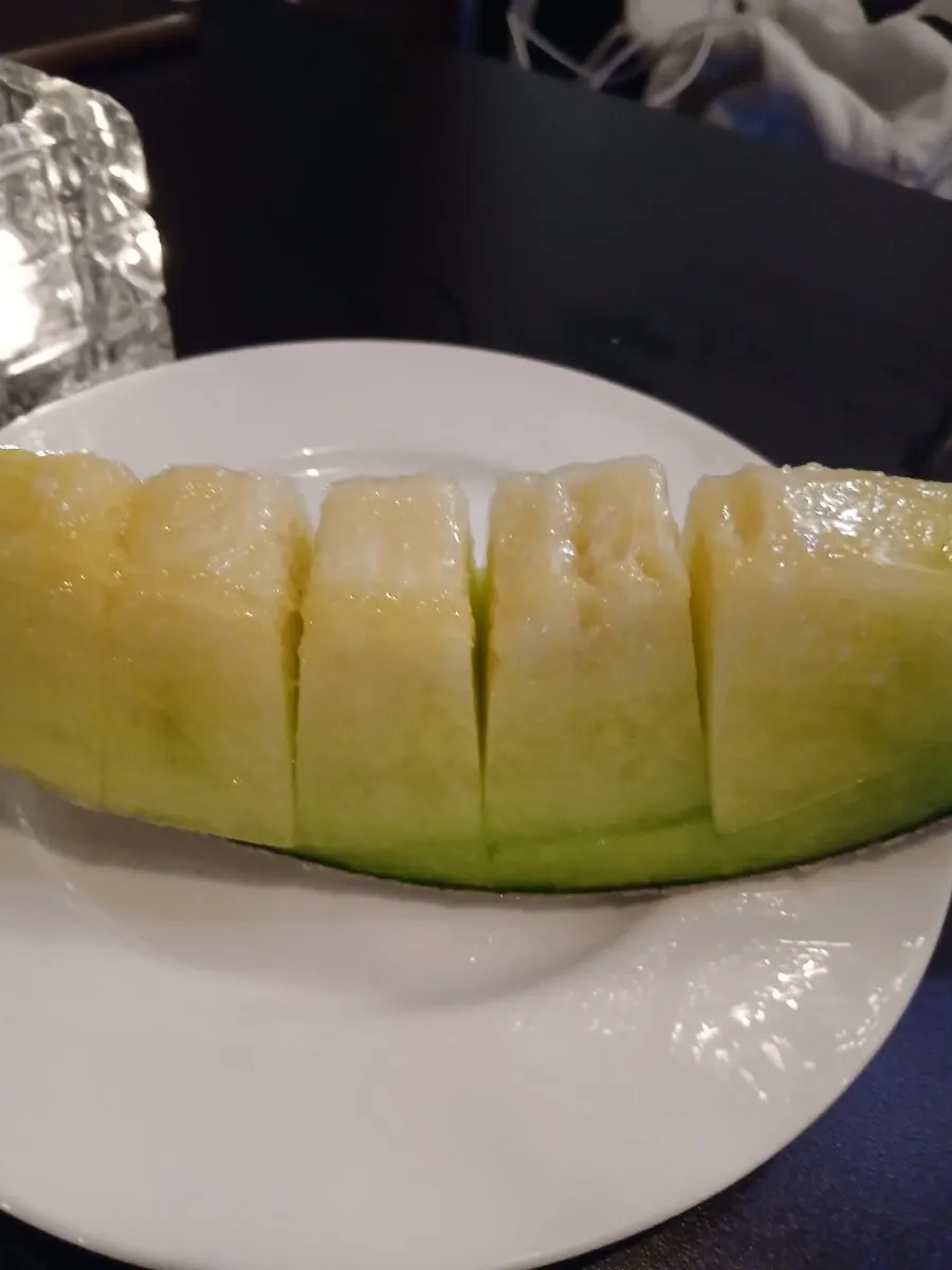 발사믹 글레이즈를 뿌린 카프레제 클로즈업