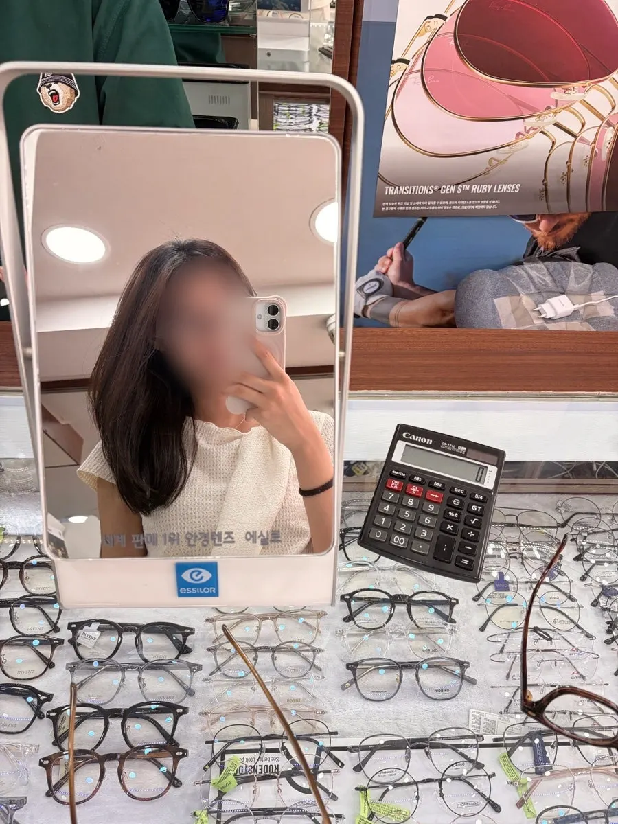 The third candidate frame with a unique design