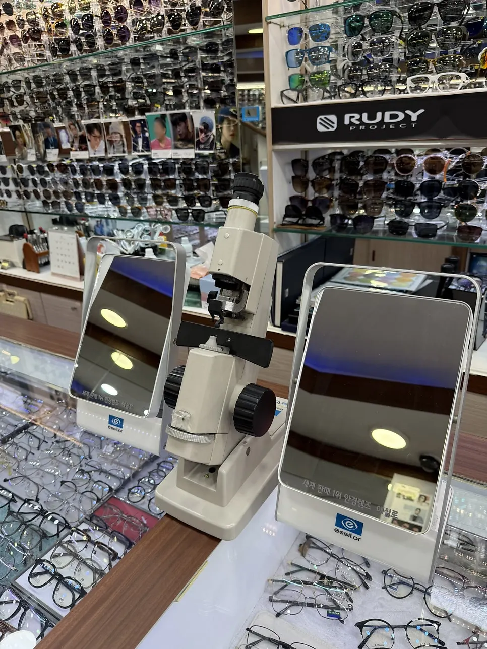 Checking vision by swapping test lenses