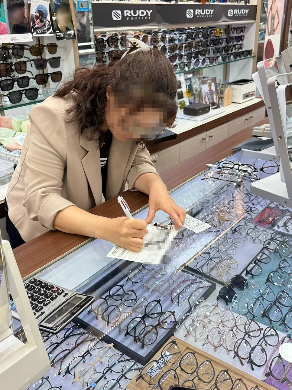 Writing lens specs and prescription on the order form