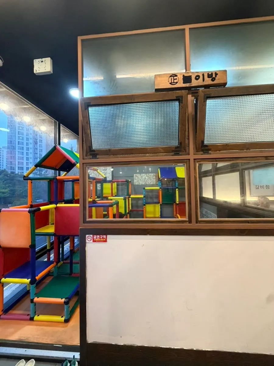 Jungle gym in Galbijeong's kids' playroom