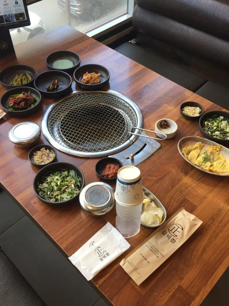주문 후 깔끔하게 세팅된 테이블