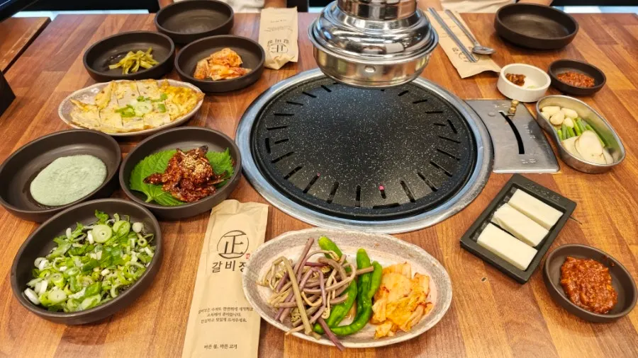 Table setting at Galbijeong before the meat is grilled