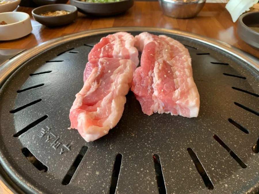 A plate of thick, raw domestic pork belly
