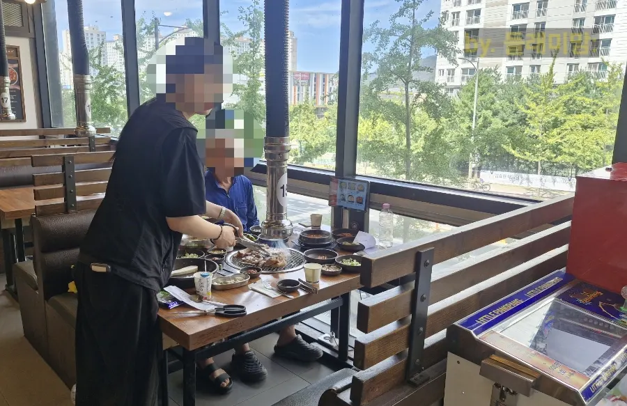 직원이 구워 주는 돼지갈비
