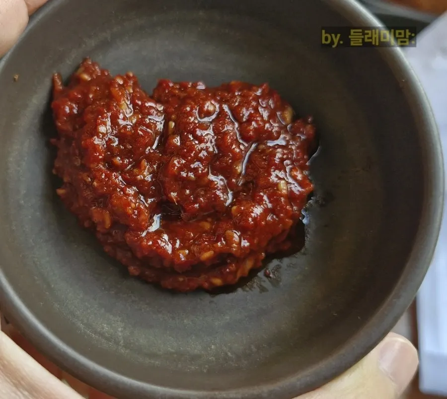 양념을 따로 낸 육전비빔냉면