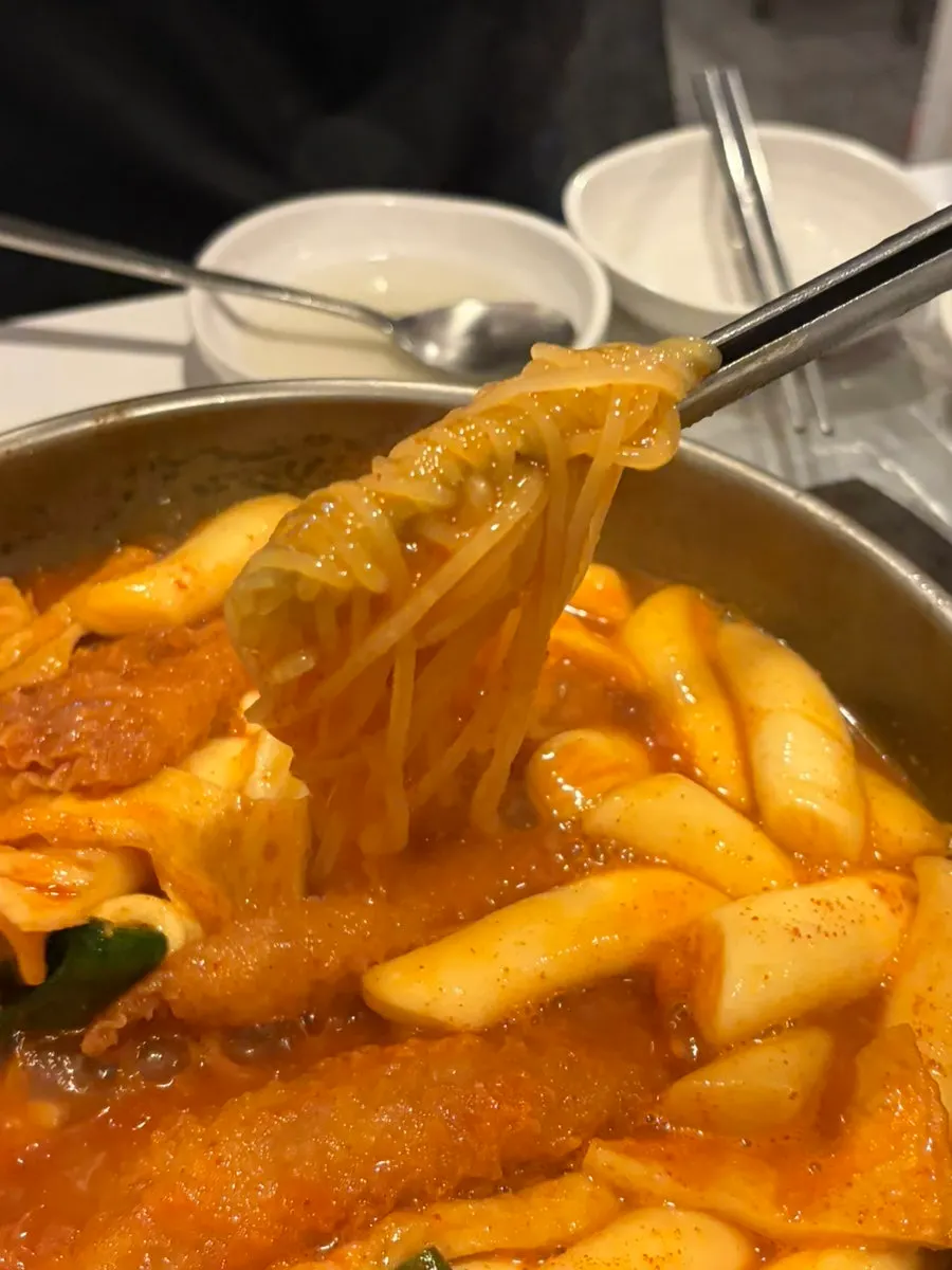 Instant tteokbokki for two with fish cake add-on and fried rice left unmade, at Hyeonseoni-ne Cheonggye Instant Branch near Euljiro 1-ga Station