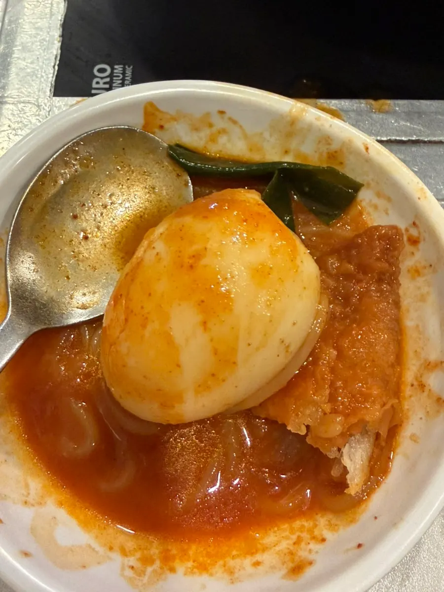 Thickened tteokbokki broth with rice cake and fish cake