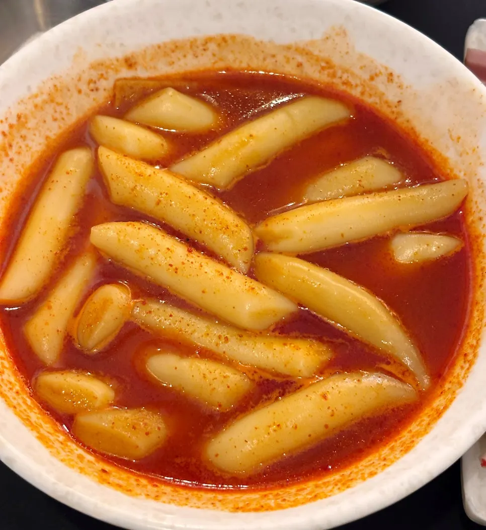 Close-up of rice cakes in mild soup tteokbokki