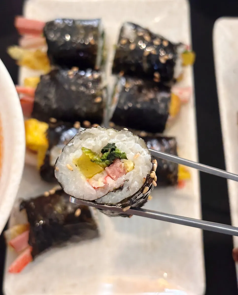 Mini gimbap with tteokbokki broth