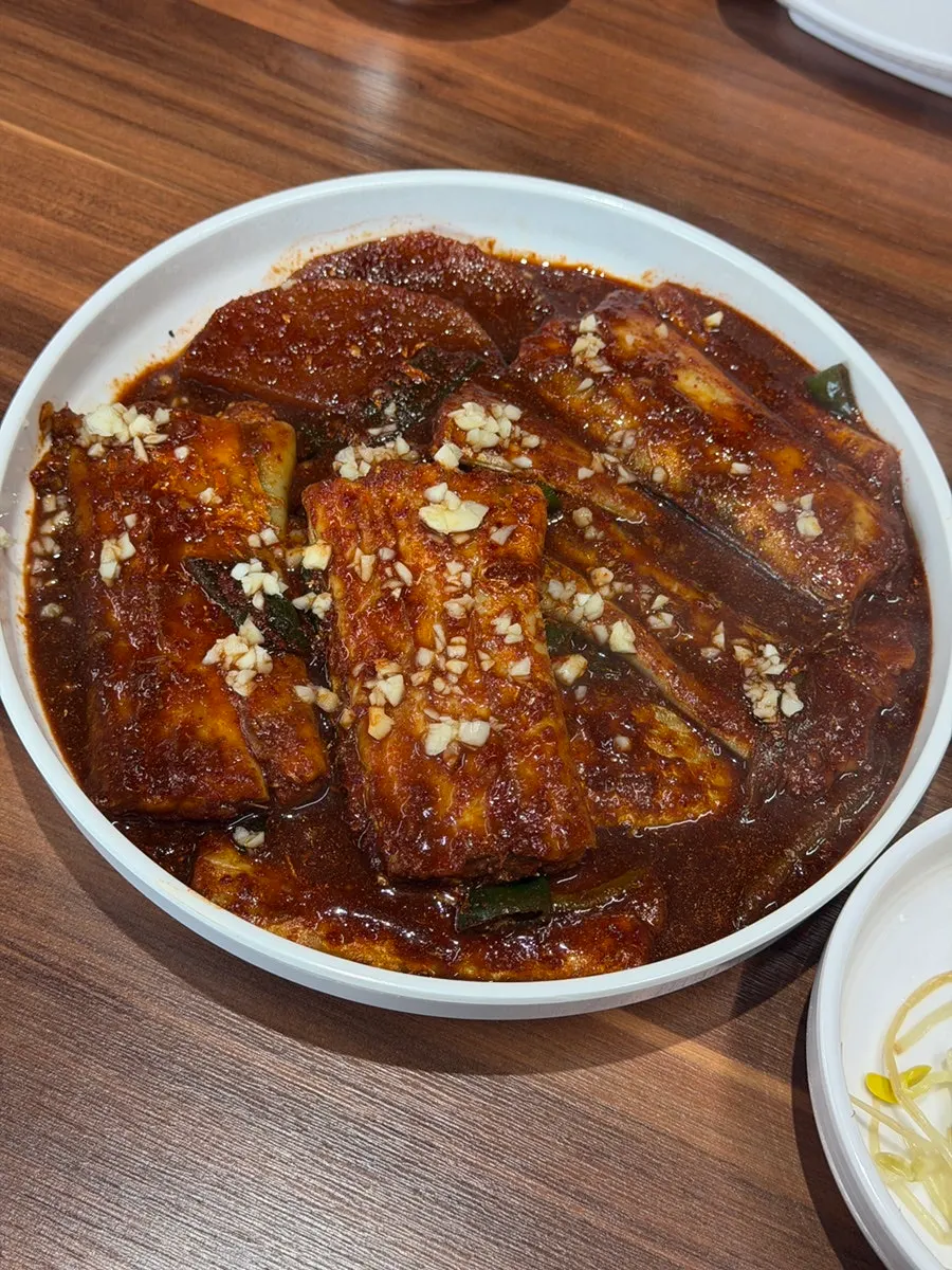 빨간 양념이 진한 갈치조림 클로즈업